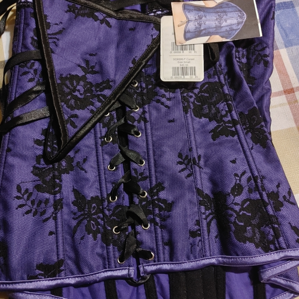 Corset - Picture 2 of 3